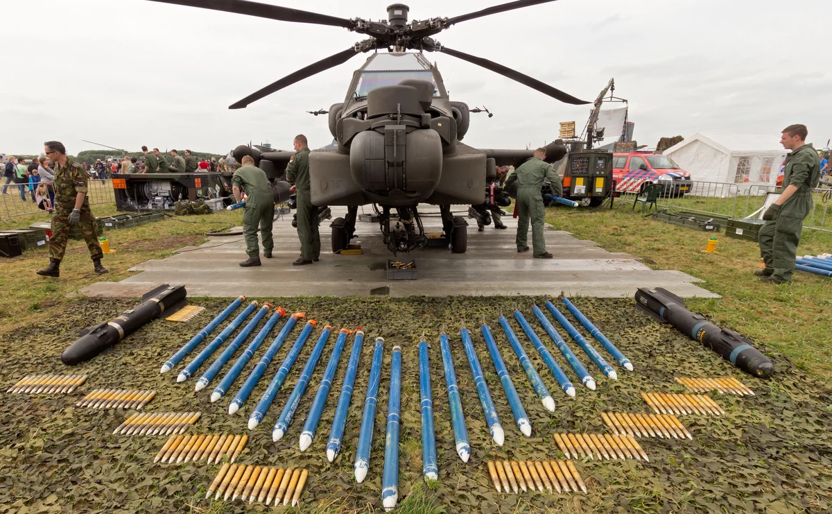   MON podpisał kluczowe umowy. Apache dla Polski