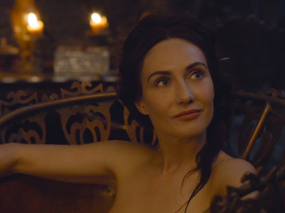 Carice van Houten as Melisandre in the bathing scene in question, without her signature necklace.