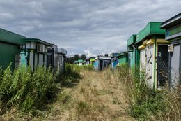 Cmentarzysko kiosków Ruchu. Zaskakujące miejsce w centralnej Polsce [ZDJĘCIA]