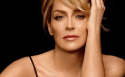 Sharone Stone na Tahiti. Gwiazda zachwyca sylwetką [FOTO]