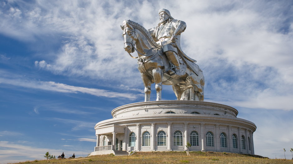 Największy na świecie pomnik Czyngis-Chana. Monument został wzniesiony ok. 50 km na wschód od stolicy Mongolii, Ułan Bator