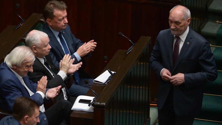 Antoni Macierewicz i Jarosław Kaczyński w Sejmie