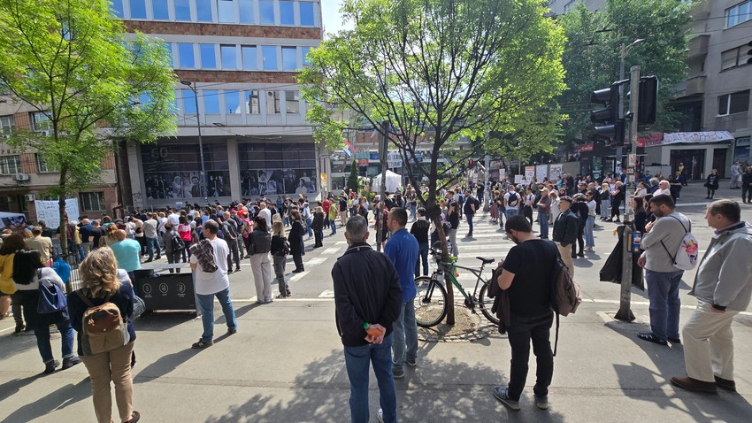 16 minuta ćutanja ispred RTS