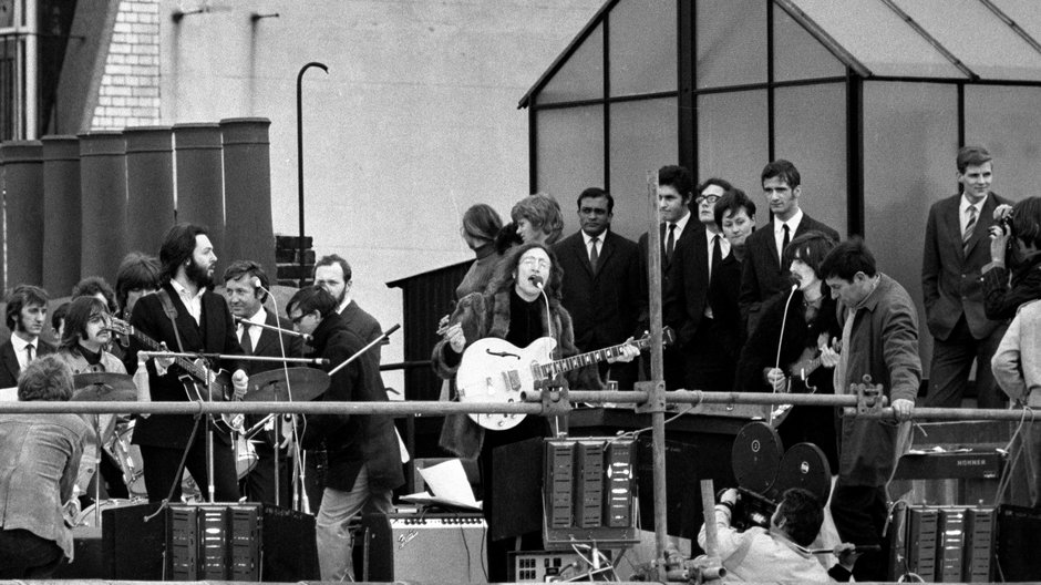 Beatlesi podczas koncertu na dachu Savile Row w 1969 r.