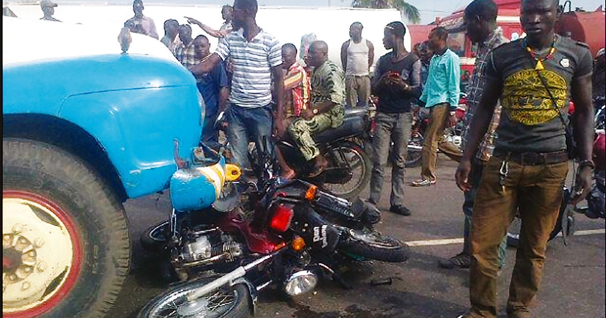 Trailer suffers brake failure, crushes motorcyclist to death in Anambra - Vimarsana News