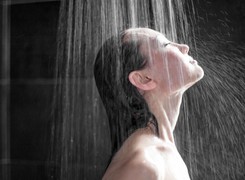 Niemcy oszczędzają ciepłą wodę. Krócej i rzadziej się myją