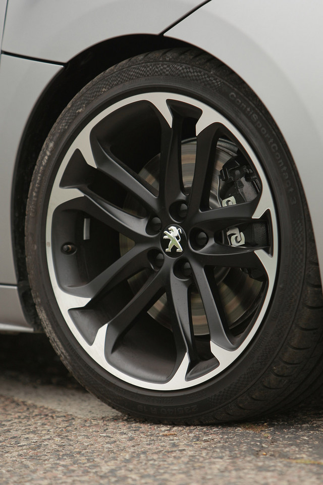 Test Peugeota RCZ 1.6 THP: asfalt czyli pierwszy stopień uzależnienia