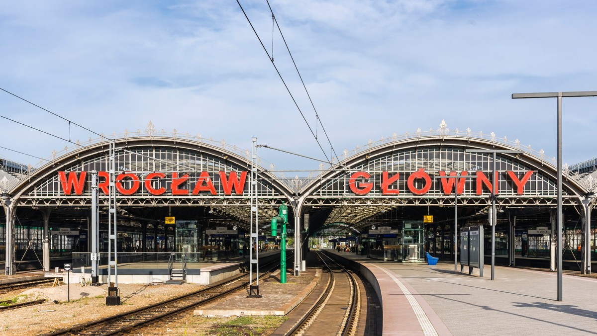 Przybędzie połączeń na trasach regionalnych i dalekobieżnych. Zyskają również ci, którzy jeżdżą pociągami na terenie Wrocławia. Dziś wchodzą nowe rozkłady jazdy na kolei. Zobaczcie, jakie czekają nas nowości.