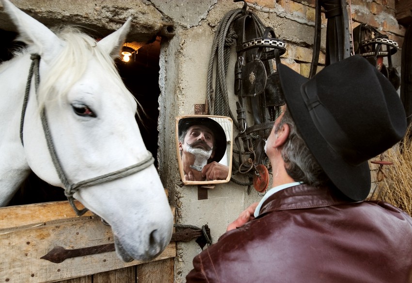 Fotografija "Brica" iz foto-monografije Vojvodina pokazuje Zamurovićevu brižnost za detalje iz svakodnevnog života, što predstavlja i svojevrsni zapis običaja i tradicije našeg naroda
