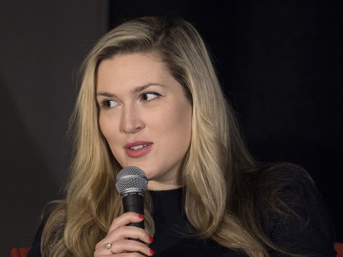 "Bio je nezasit": Novinarka opisala odnos sa oženjenim političarem i znamo ko je