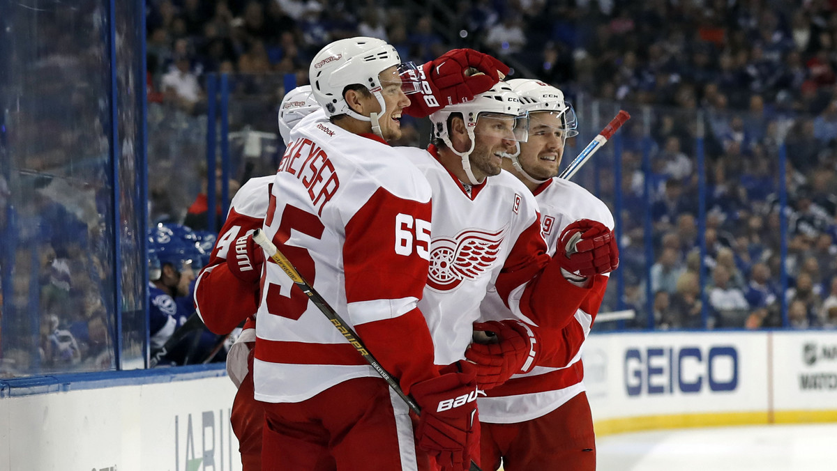 Joe Louis Arena to jedna z najstarszych hal używanych do rozgrywania meczów NHL. Grający w niej hokeiści Detroit Red Wings rozegrali w niej pierwszej spotkanie nowego sezonu, który będzie jednocześnie ostatnim w tym obiekcie. Zwyciężyli 5:1 z Ottawa Senators.