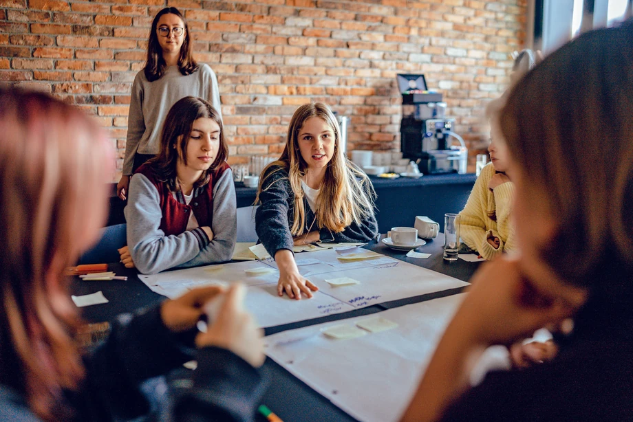 52 tys. dzieci przeczytało lub wysłuchało zaktualizowanych przez IT Girls bajek, w których moc sprawcza została oddana w ręce dziewczynek.