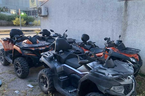 (FOTO) DRŽAVLJANIN SRBIJE I TROJICA NEMACA "PALI" U ULCINJU! Jurili kvadovima, počinili više prekršaja, a nisu imali ni dozvolu