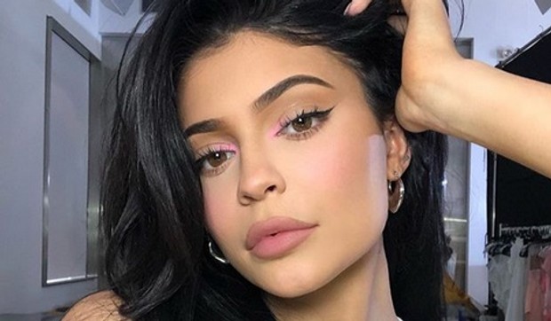 PONOVO TRUDNA?! Poznata lepotica nije znala da je snimaju pa se IZLANULA, svi u šoku