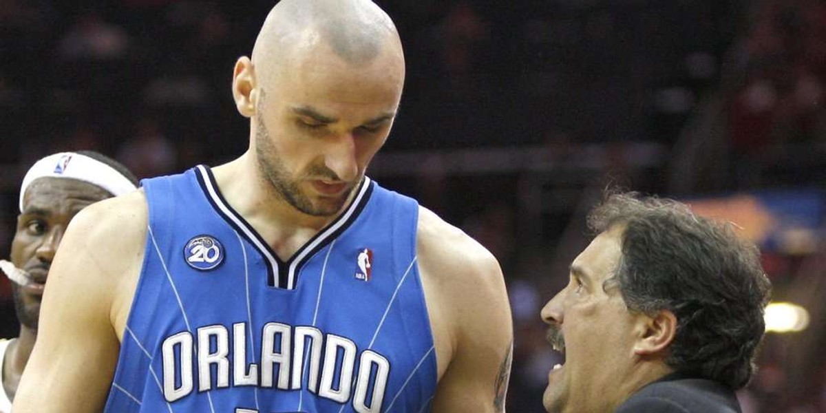 Marcin Gortat ma słabszą pozycję w Orlando Magic niż w poprzednim sezonie NBA - twierdzi trener Stan van Gundy