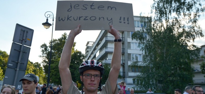 Borusewicz do protestujących przed Sejmem: Was nie są w stanie przegłosować [ZDJĘCIA]