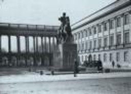 Senat: Ustawa o odbudowie m.in. Pałacu Saskiego z poprawkami