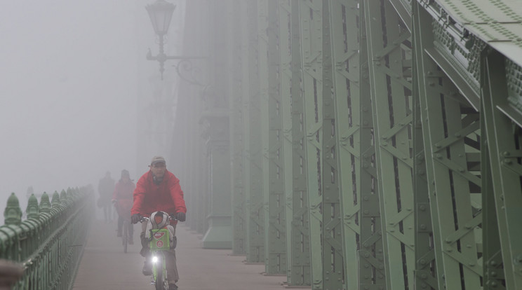 A fővárosban is sűrű köddel találkozhatunk péntek reggel / Fotó: Northfoto
