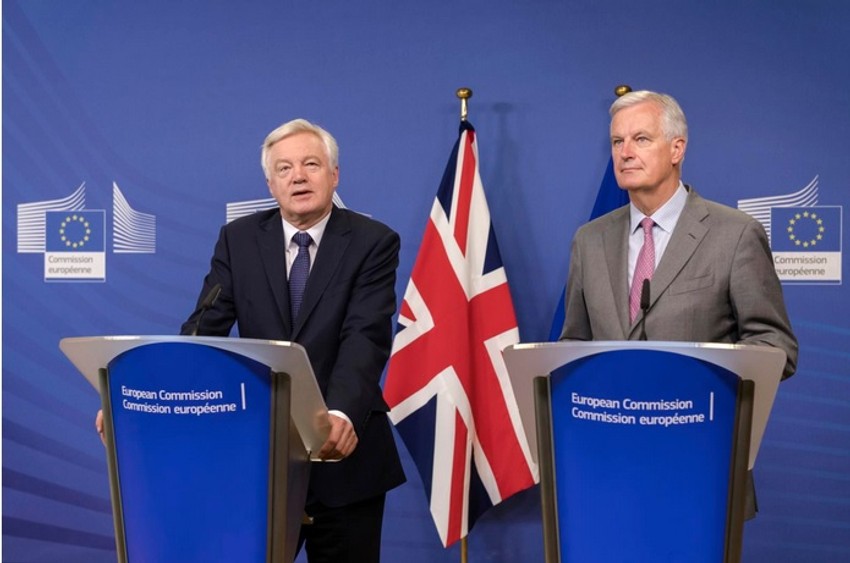 Pregovarači EU i Britanije: Mišel Barnije i Dejvid Dejvis 