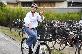 FARMERKE švedske princeze su SVE ŠTO VAM TREBA OVE JESENI: Neverovatno moderne i mladalačke, savršene su za ŠIK STIL u svakodnevnim kombinacijama