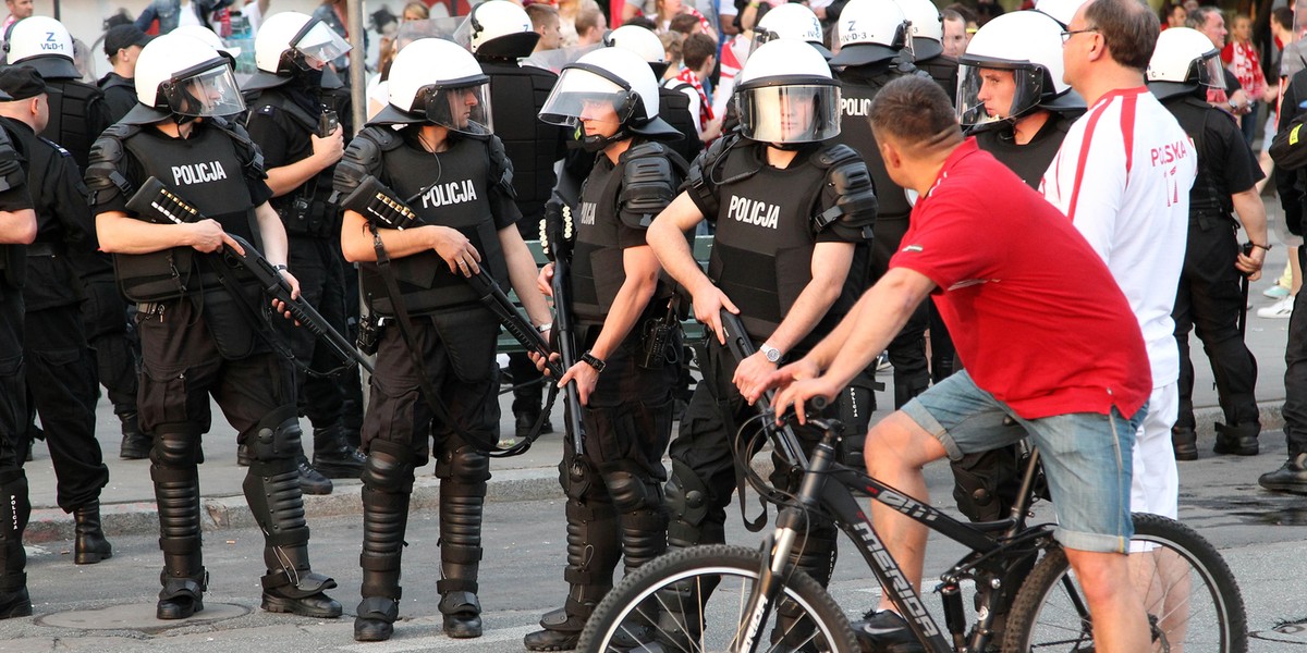 policjanci w czasie euro