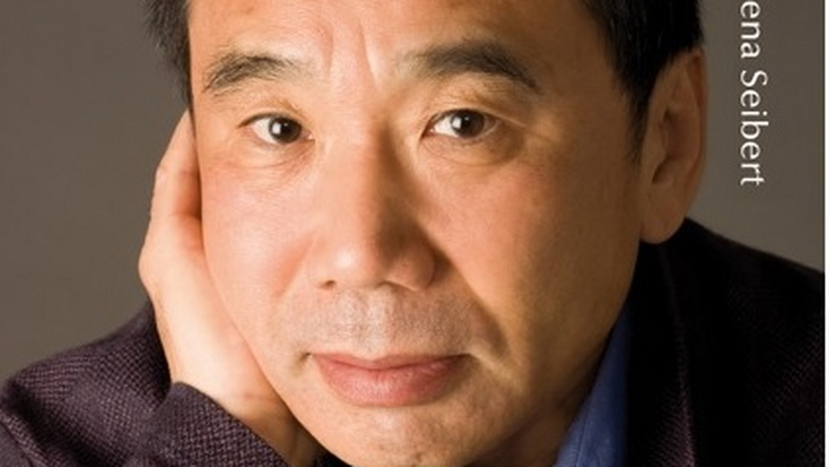 Haruki Murakami, mimo statusu gwiazdy, nie jest celebrytą. Bardzo dużo wysiłku wkłada w to, by chronić swoje prywatne życie przed mediami - zapewnia Anna Zielińska-Elliott, tłumaczka książek popularnego japońskiego pisarza. W rozmowie z Onetem opowiada o swojej pracy oraz o tym, jakim człowiekiem jest Murakami.