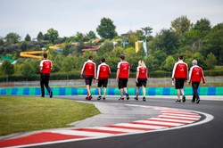 Dwa pozytywne wśród prawie pięciu tysięcy testów na koronawirusa w Formule 1