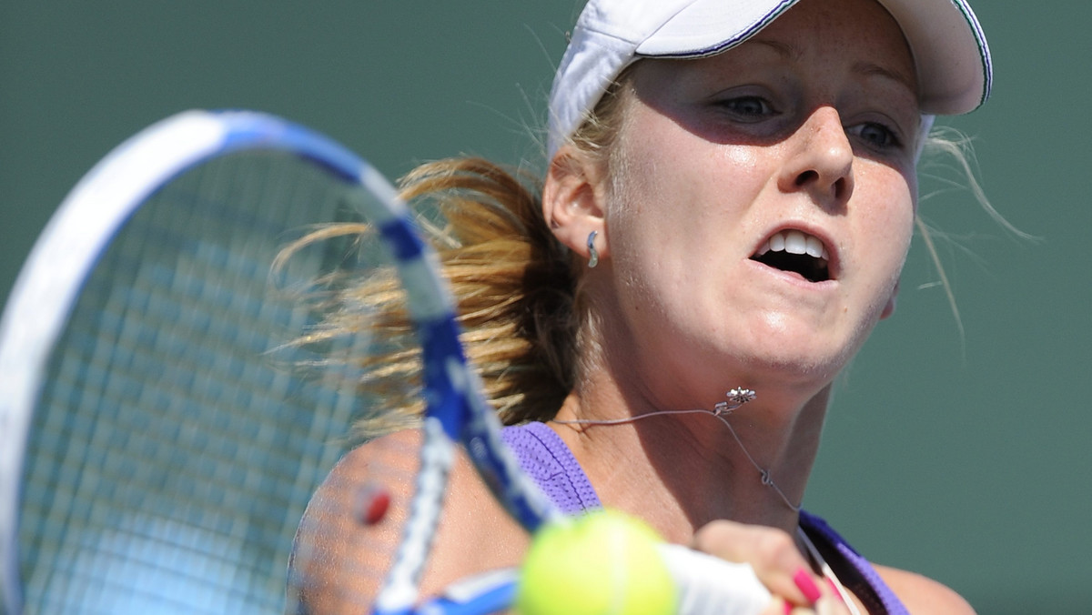 Urszula Radwańska przegrała z Wiktorią Azarenką w III rundzie gry pojedynczej turnieju WTA na twardych kortach w Indian Wells (z pulą nagród 4,5 mln dol.).