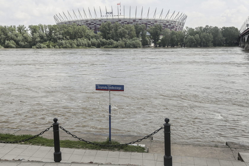 Troje osób zginęło w ten sam sposób, wszystkiemu winne ulewy