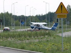 Wybudowali na lotnisku drogę