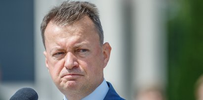 Starcie żołnierzy i fotoreporterów poza strefą stanu wyjątkowego. Minister Błaszczak postanowił wynagrodzić tych pierwszych