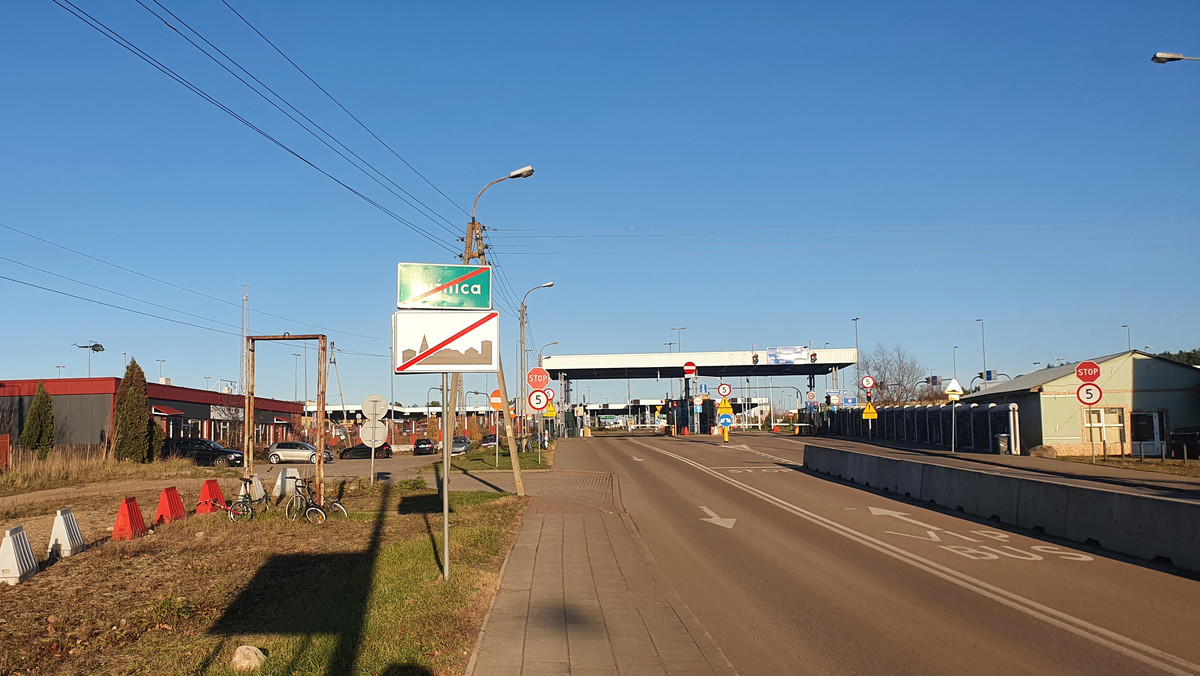 Granica z Białorusią. Kuźnica pełna wojska po marszu migrantów