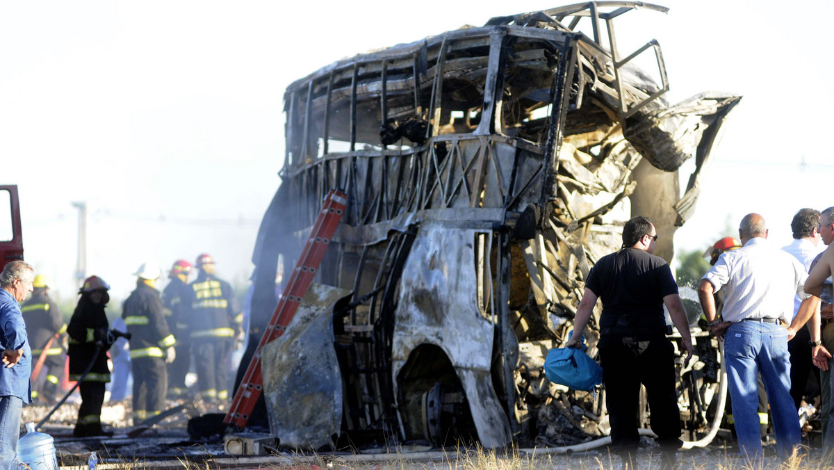 Co najmniej 18 osób zginęło, a kilkanaście zostało rannych w zderzeniu ciężarówki z autobusem w prowincji Mendoza w zachodniej Argentynie - poinformowały lokalne władze.