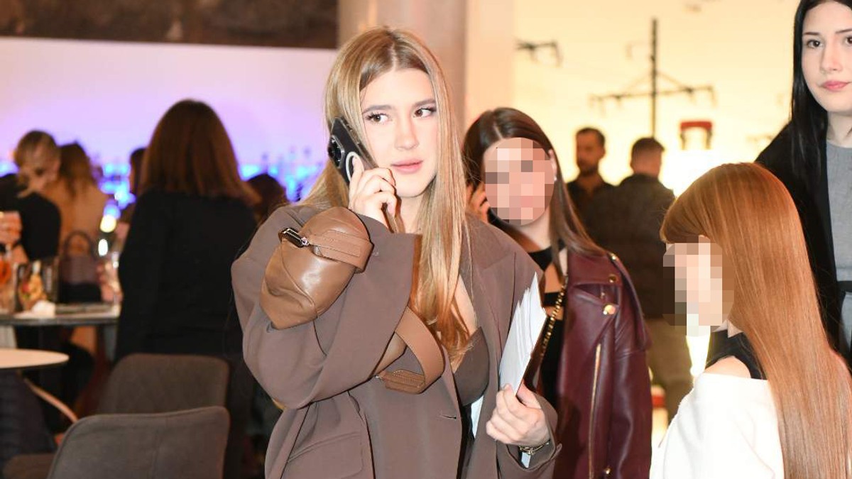 Nakon intimnih kadrova sa dečkom, Lena Marinković pokazala kako izgleda u bikiniju! Ćerku Goce Tržan nazivaju srpskom Tejt Mekrej