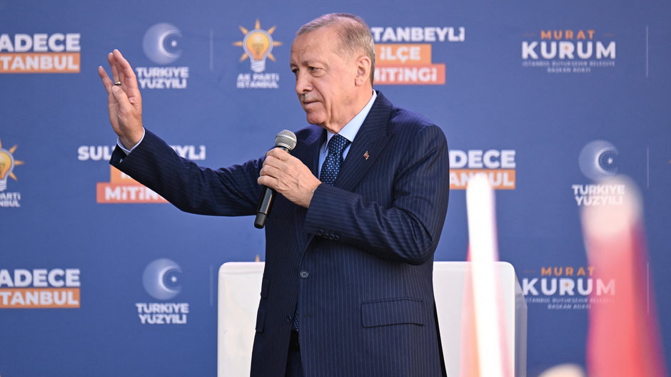 Recep Tayyip Erdogan podczas kampanii AKP w Stambule, marzec 2024 r.