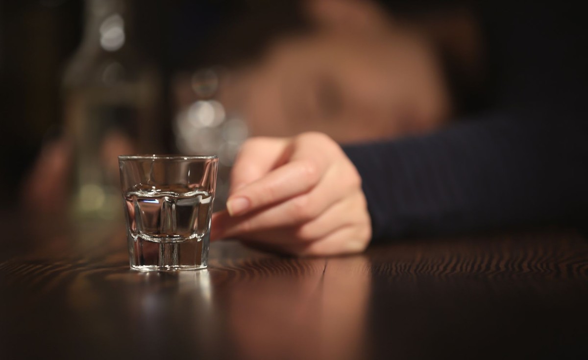 Wiele kobiet pije też z powodu niskiego poczucia własnej wartości. Zwłaszcza jeśli wywodzą się z domów, w których lał się alkohol.