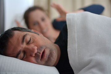 Horkolás: 7 ok, amiért nem szabad rá legyintenie