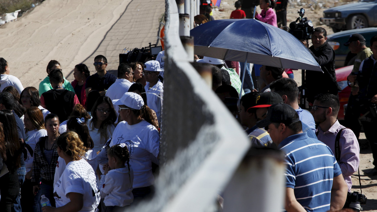 People meet through the border fence between Ciudad Juarez and El Paso, United States, after a bi-national Mass in support of migrants in Ciudad Juarez