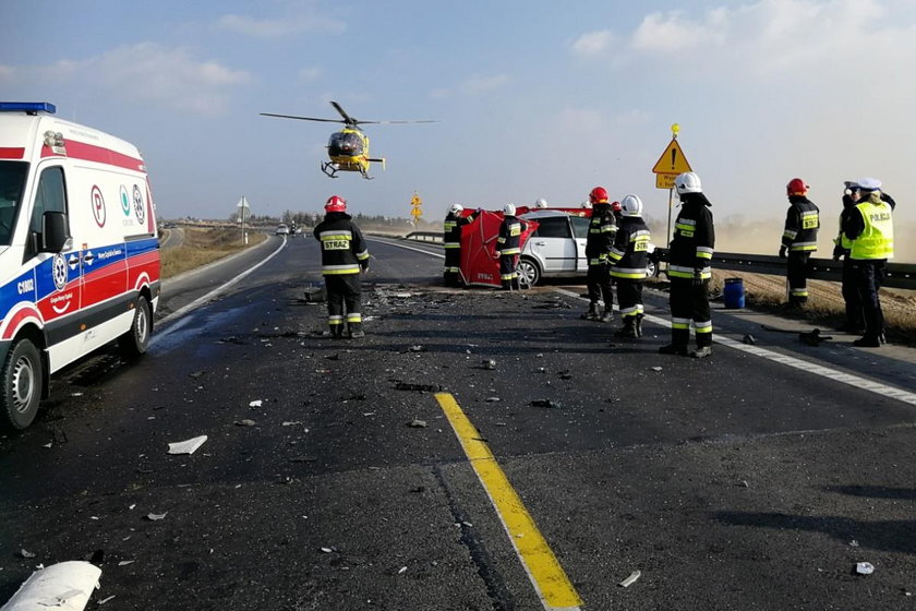 Tragiczny wypadek pod Świeciem. Ford uderzył w tira. Zginął piłkarz