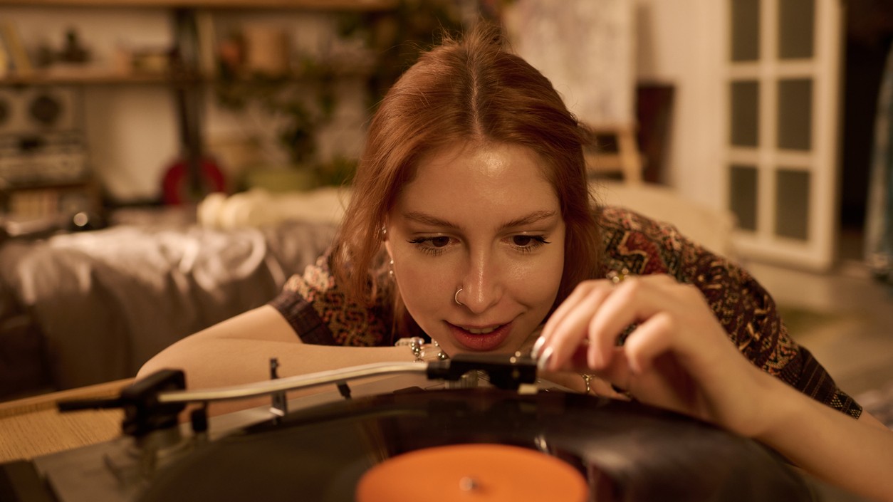 Roky zapadali prachom, no dnes sa CD prehrávače masívne vracajú do obývačiek.