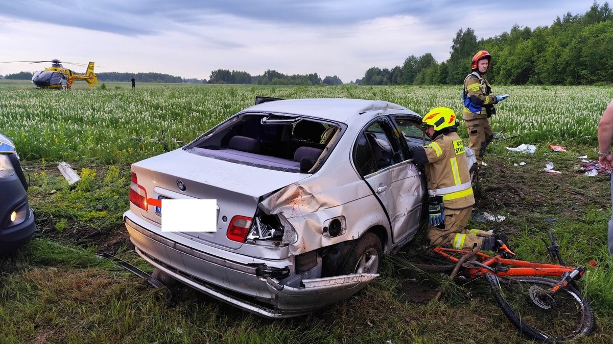Kierowca bmw z impetem wjechał w grupę dzieci. Trwa walka o życie nastolatków