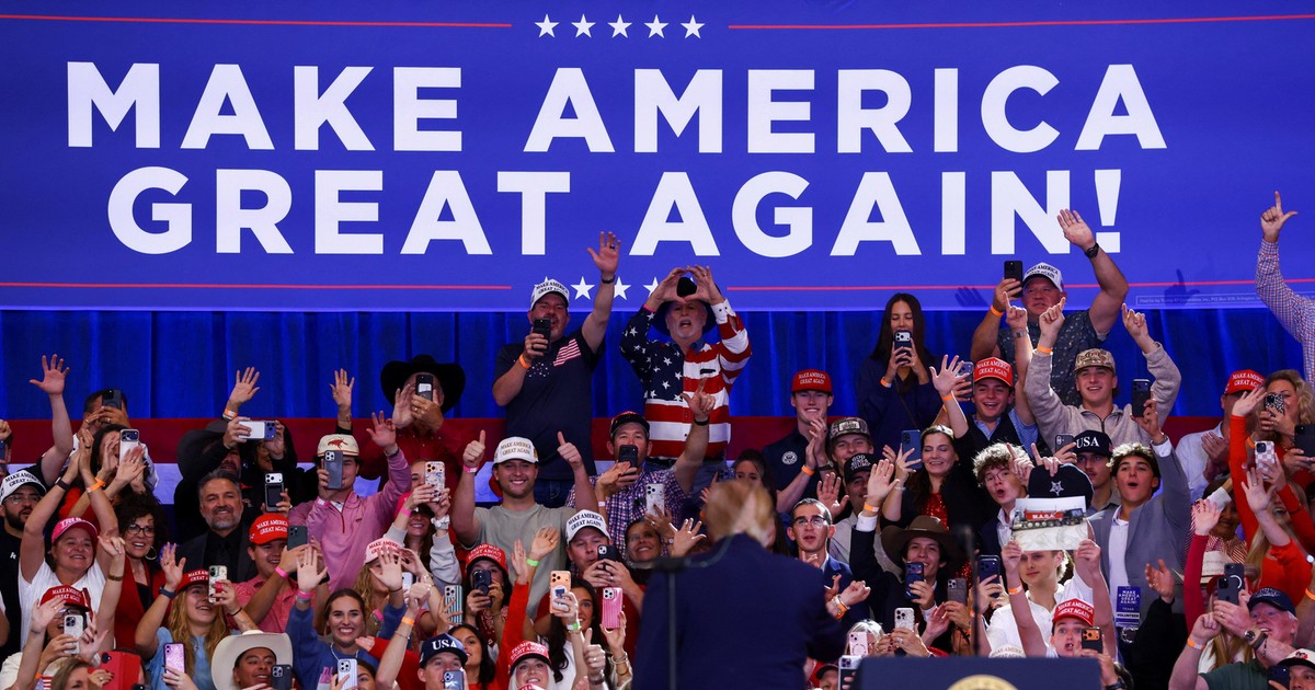 "Kupicie co najwyżej hamburgera". Trump obiecał Amerykanom hojne bonusy, a teraz sam się z nich śmieje