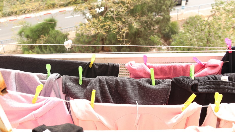 Czy w ekstremalne upały można suszyć pranie na balkonie?