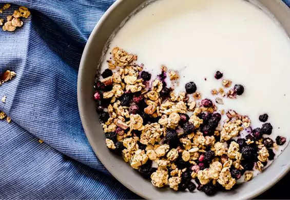 5 kroków do wyboru jogurtu idealnego [nie daj się nabrać na brak laktozy i tłuszczu!]