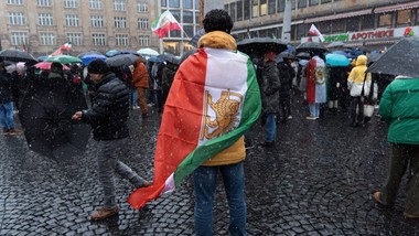 ue potępia brutalne tłumienie protestów w iranie. von der leyen o "złe