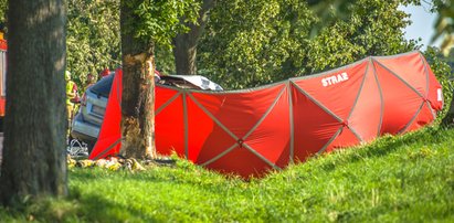 Fiat nagle zjechał z drogi. Nie żyją matka i córka