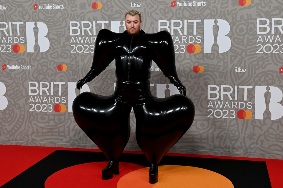 Sam Smith na gali Brit Awards 2023