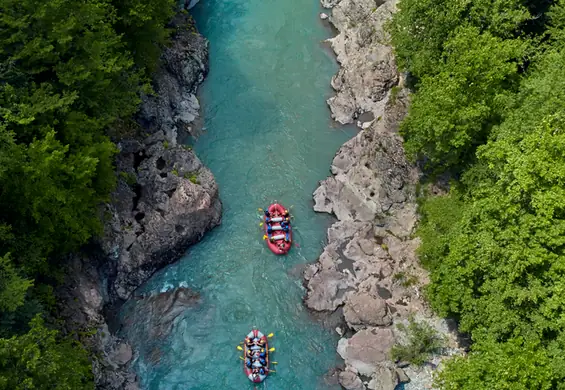 Aktywne wakacje w Czarnogórze. Daj się porwać przygodzie na raftingu, trekkingu czy kajakach