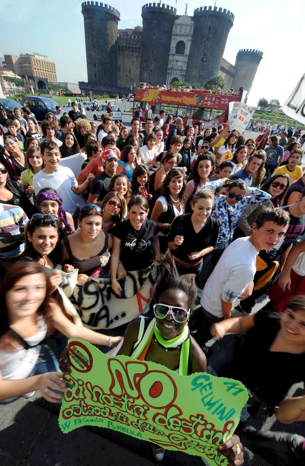 WŁOCHY REFORMA SZKOLNICTWA STUDENCI PROTEST