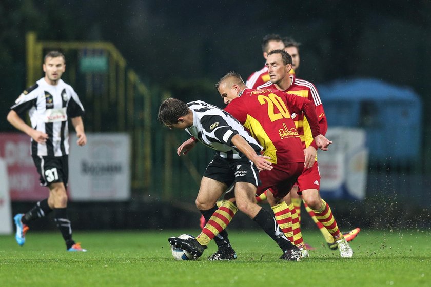 Skandal w polskiej lidze. Piłkarz Paweł Zawistowski nazwał arbitra „sprzedajną szm..."